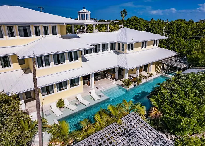 Luxury Villa-60 Ft Pool-Jacuzzi-Endless Amenities-