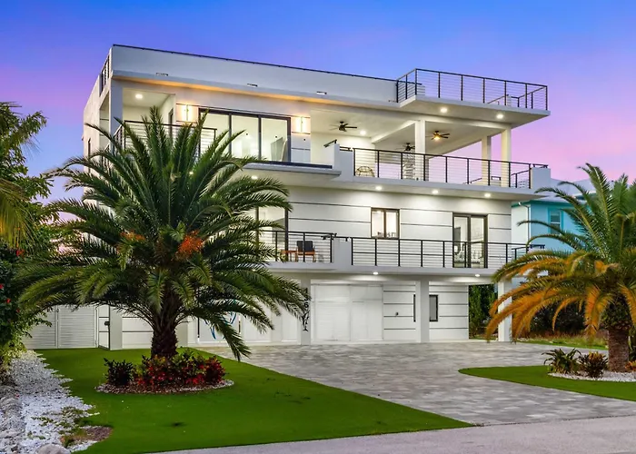 Ocean Muse - Lux Waterfront Escape - Pool - Dock
