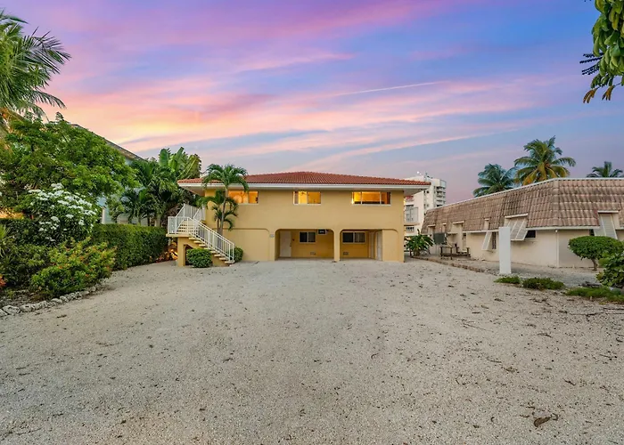 Sunset Harbor Waterfront Villa With Dock Cabana Club